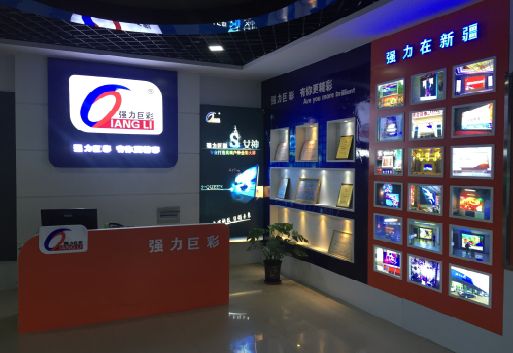 宣威整体显示屏店招的作用。